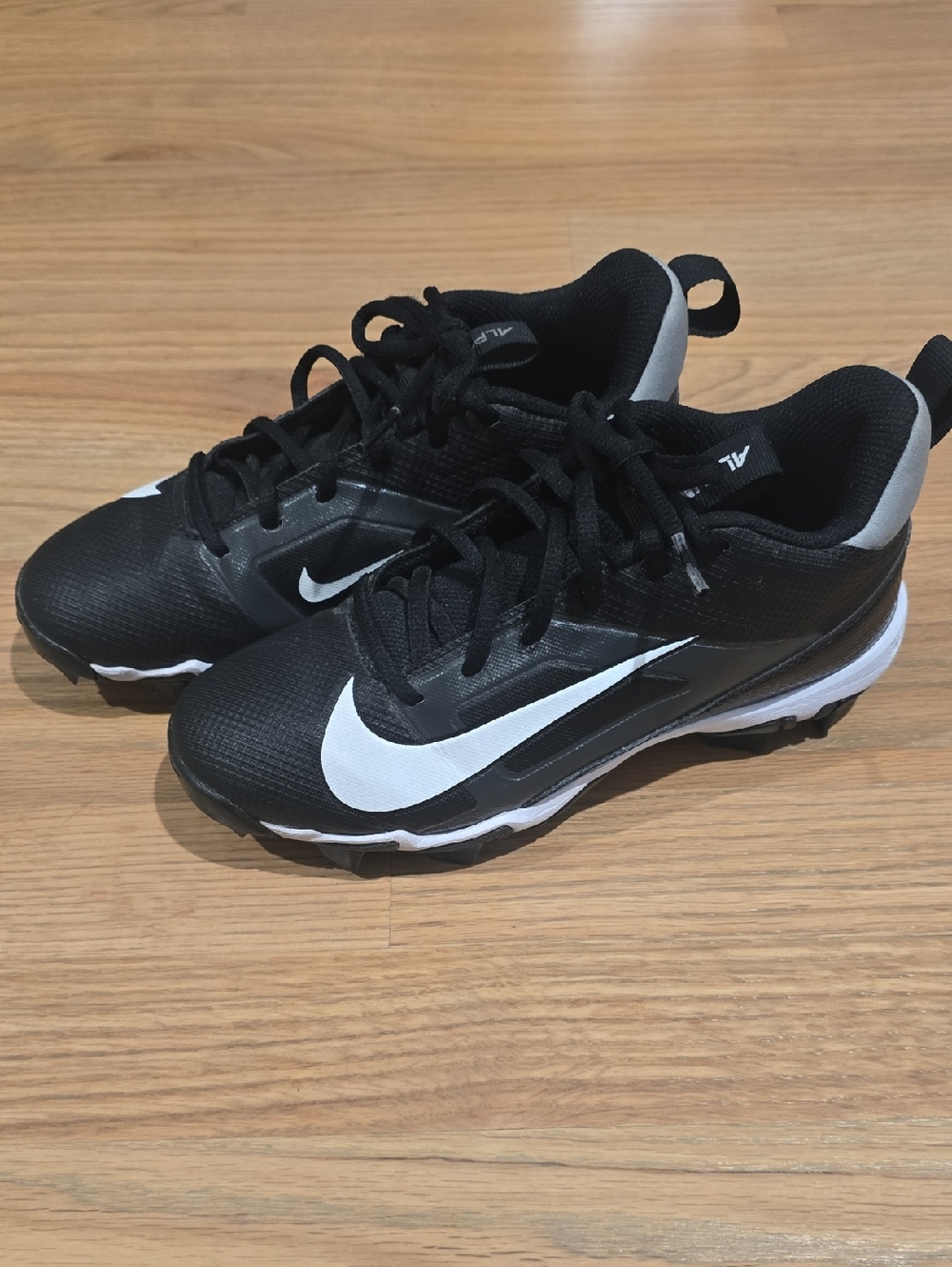 Nike Kids' Alpha Menace 4 Shark Football Cleats